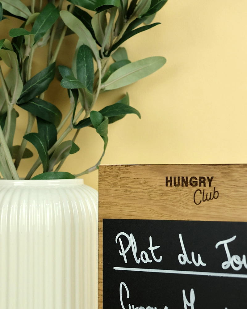 Ardoise de table sur pied avec «Logo»