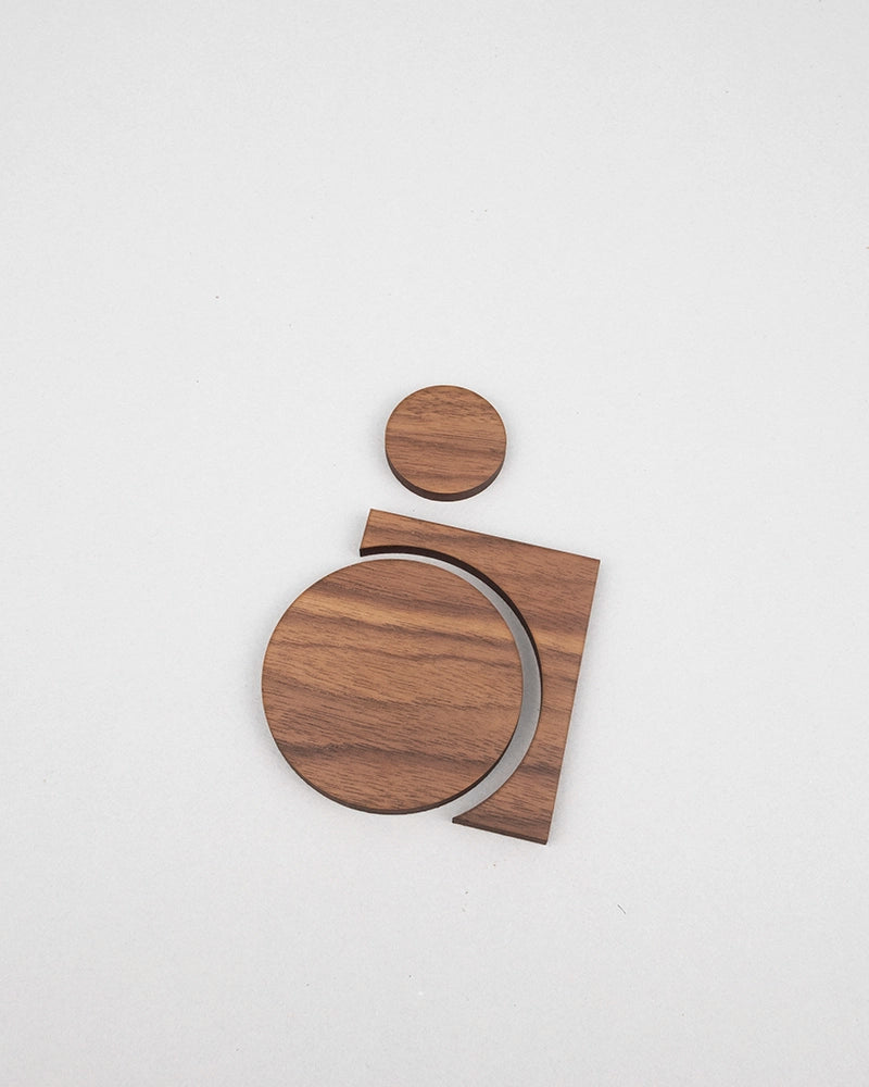 Plaque signalétique toilettes PMR en bois