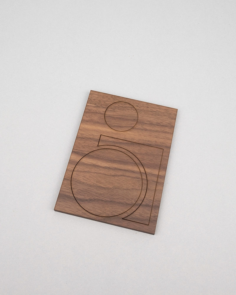 Plaque signalétique toilettes PMR en bois