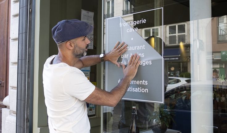 TUTO : Comment poser un adhésif ?
