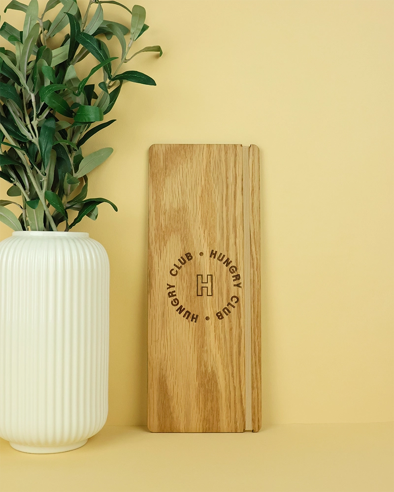 Porte Menu en bois « L'Allongé Tendu »